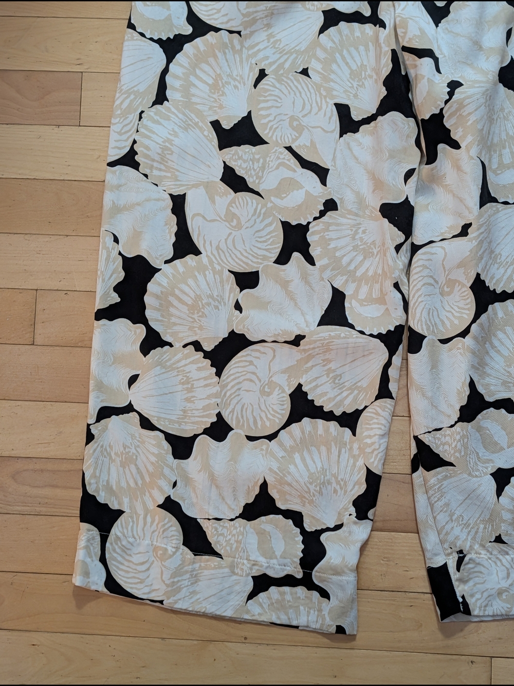 Jules & Leopold Shell-Pattern Wide Leg Pants - Picture 6 of 8